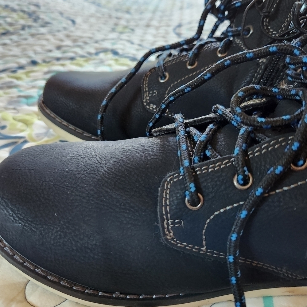 Nwt Boys sonoma boots - Picture 3 of 8